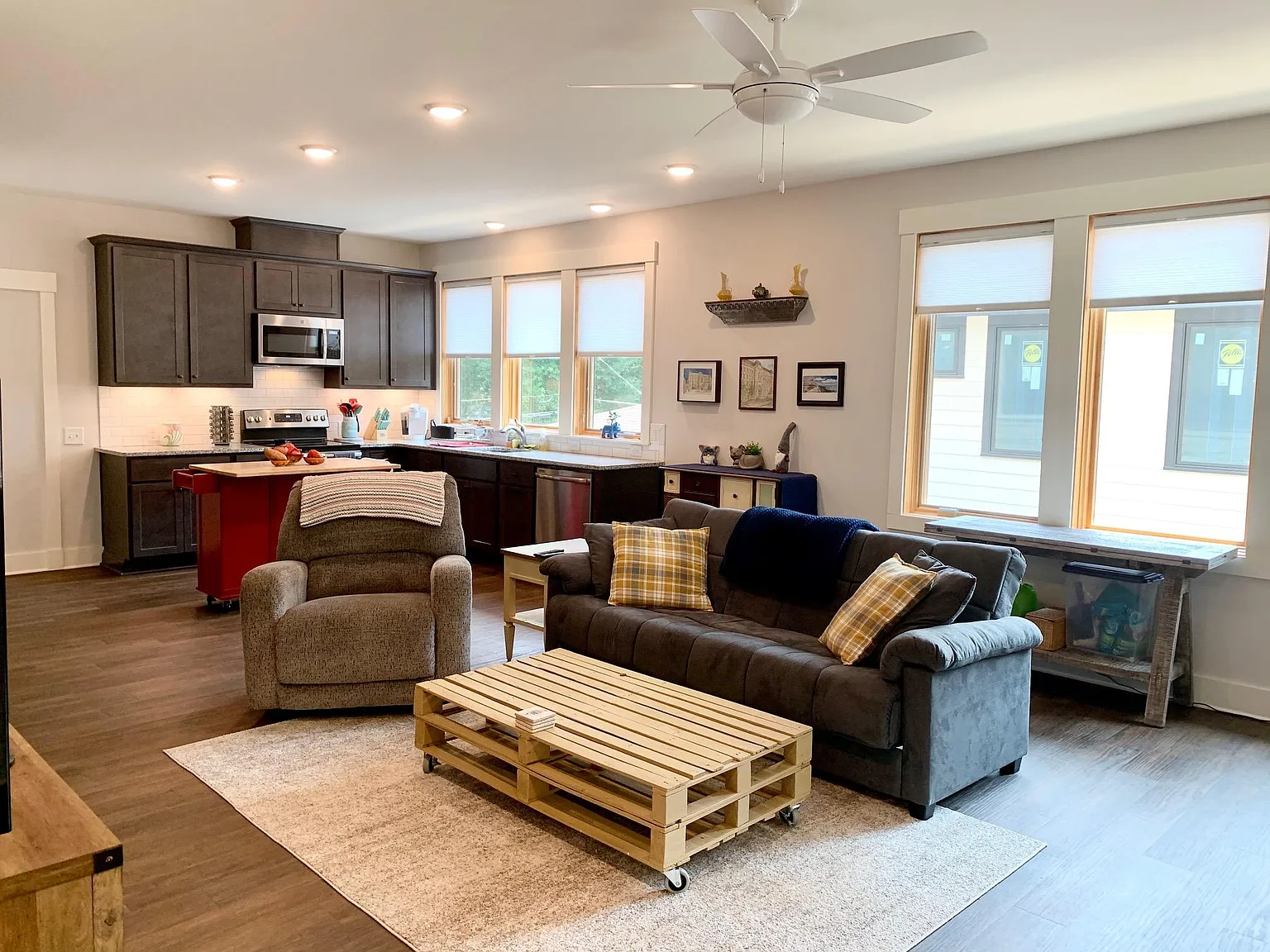 2 bed, 1150 sqft, $2,350 — Photo 1