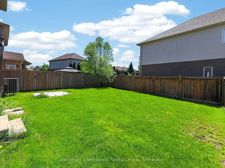 36 Kayla Cres — Photo 45