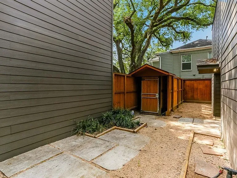 1918 Branard St — Photo 34