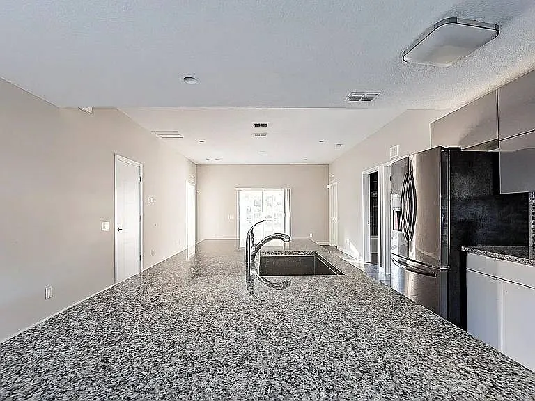 2820 S Shade Ave — Photo 10