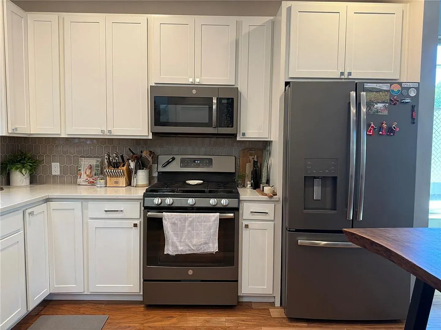 3 bed, 2.5 bath, 1580 sqft, $3,650 — Photo 4