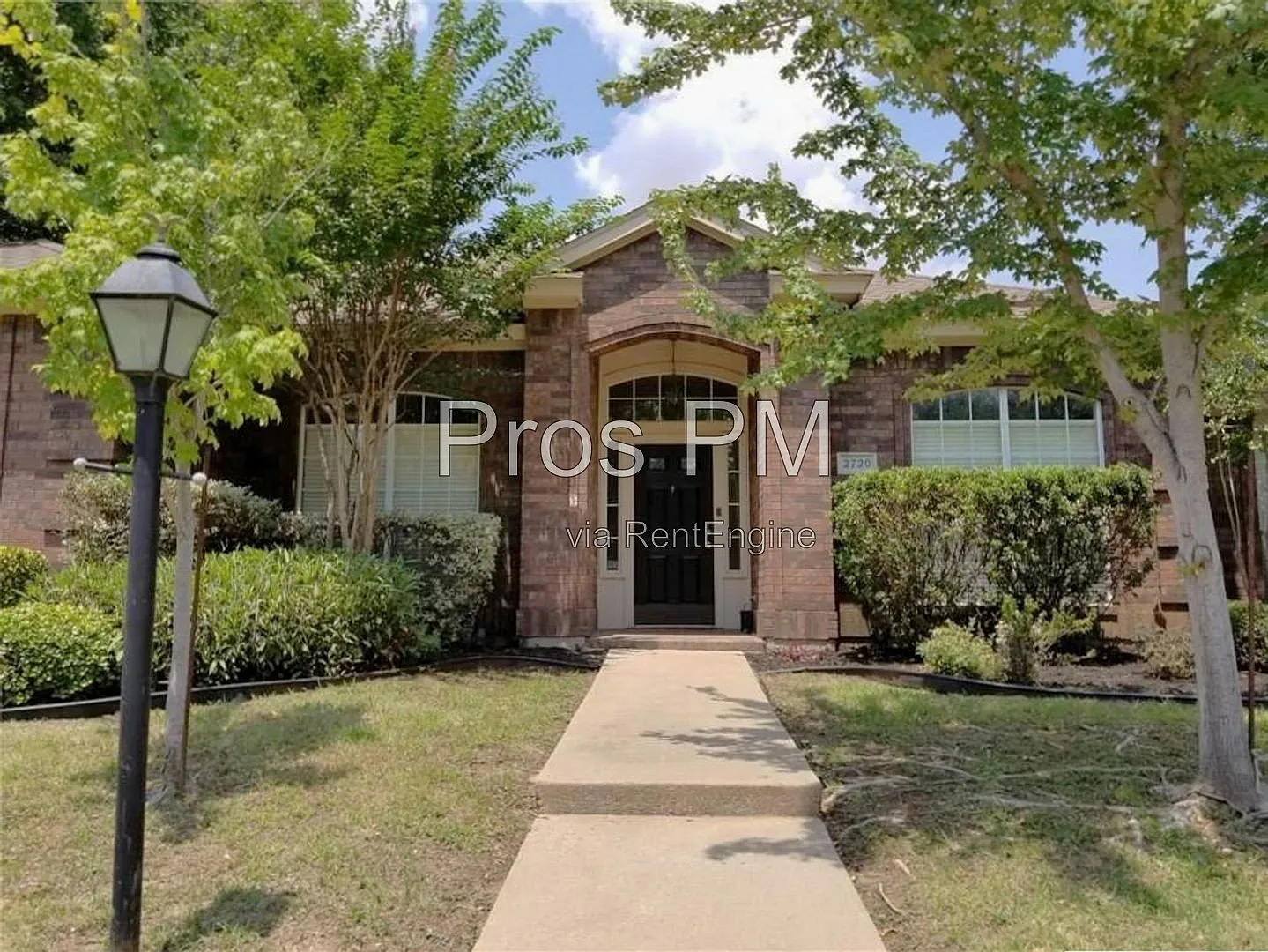 3 bed, 2.0 bath, 2495 sqft, $2,500 — Photo 2