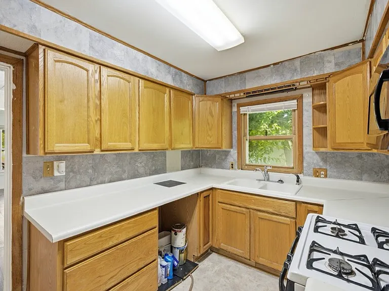 425 S 45th West Ave — Photo 7