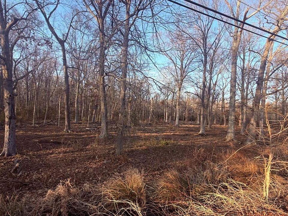 2nd image of 412 Indian Head Ave