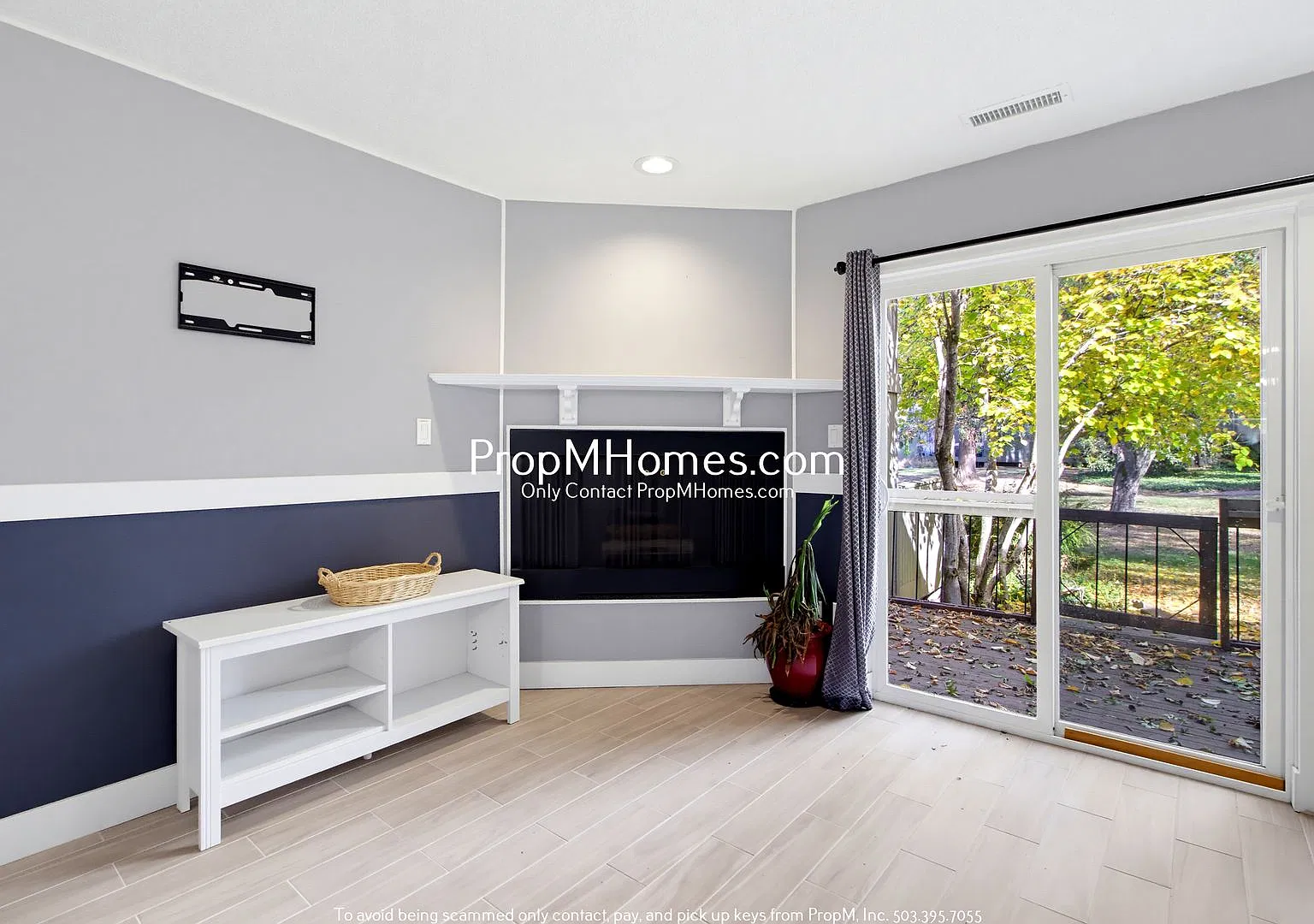 Beautiful 2 Bedroom Beaverton Condo with Patio! — Photo 2