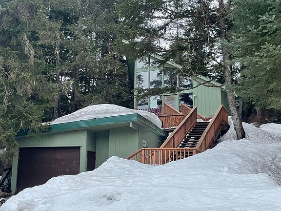 2nd image of 152 Mount Hood Dr