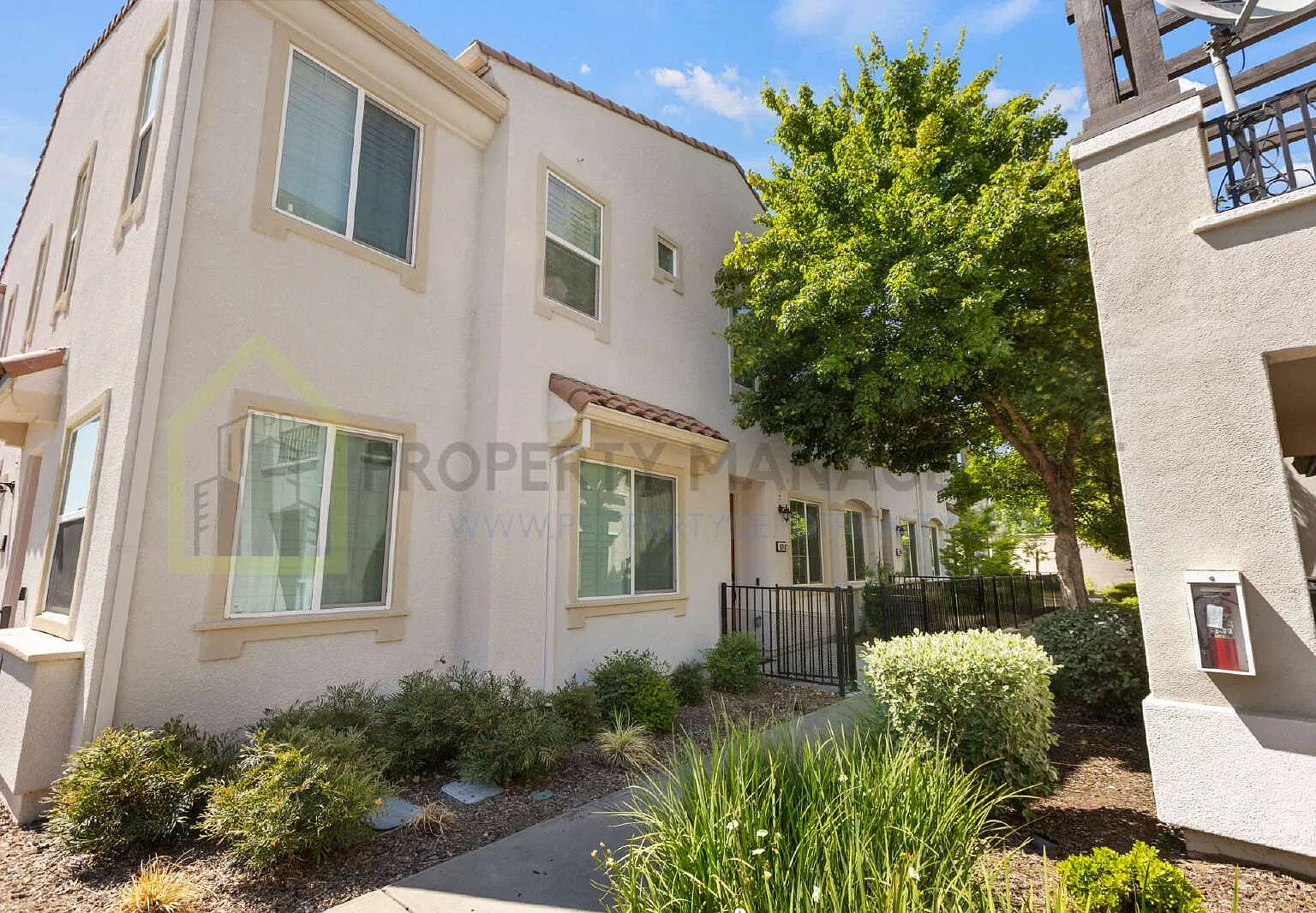 3 bed, 2.5 bath, 1315 sqft, $2,550 — Photo 4