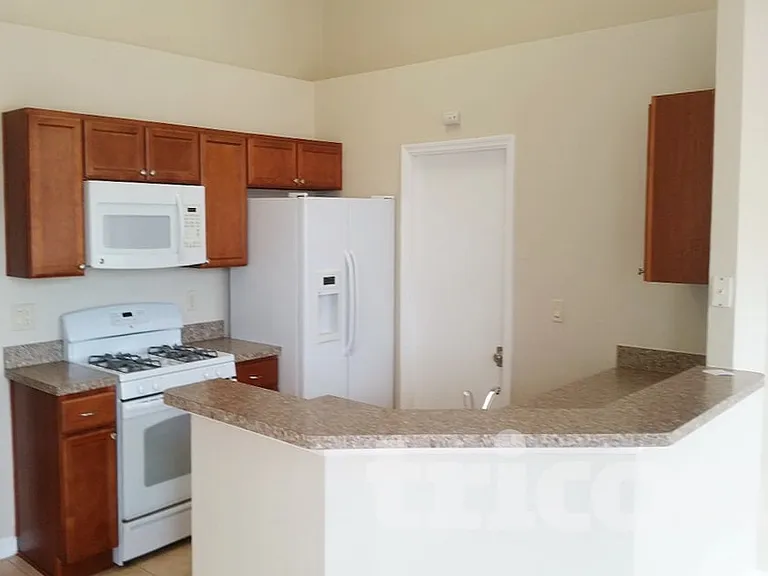 7808 Hidden Hollow Dr — Photo 2