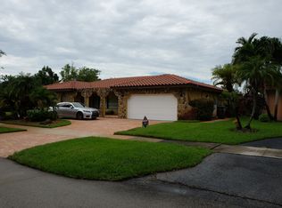 4930 Sarazen Dr, Hollywood, FL 33021