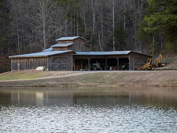 3rd image of 419 Dixie Ln