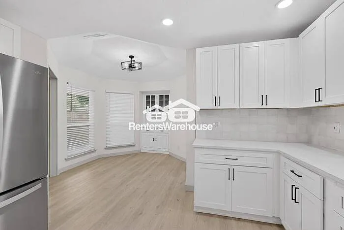 710 Worcester Ln — Photo 16