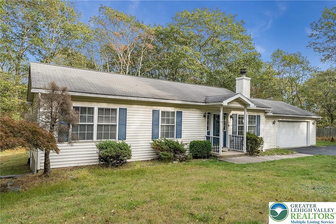 212 Oak Hill Rd, Tannersville, PA 18372 | Zillow