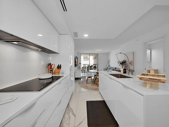 4th image of 9521 E Bay Harbor Drive #305