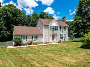 12 Lochdale Dr, Oakdale, CT 06370
