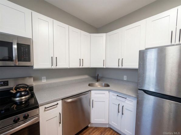 52 Maple Pl