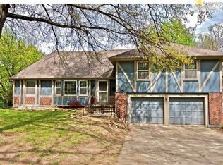 16 E 117th Ter, Kansas City, MO 64114