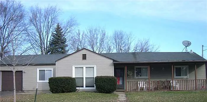 698 Bell Ave — Photo 1