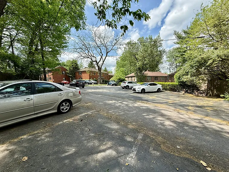 2466 Grinstead Dr — Photo 46
