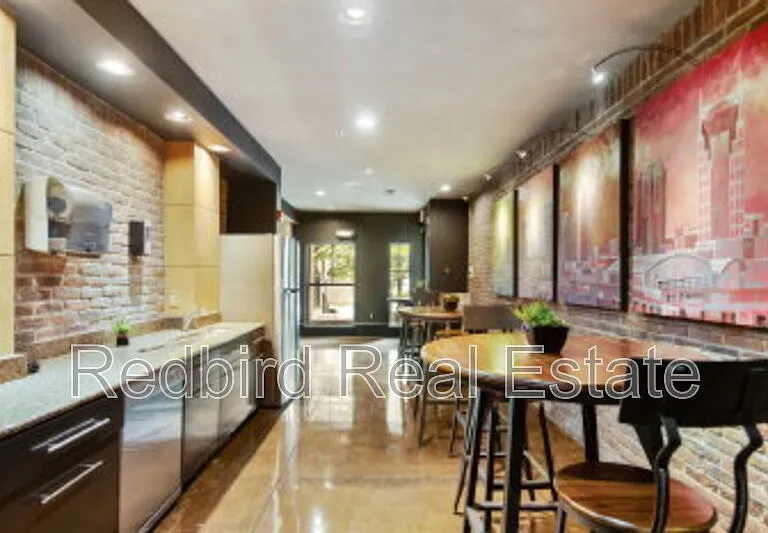 1803 Broadway #211 — Photo 4