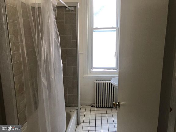 5th image of 4226 Chester Ave #62