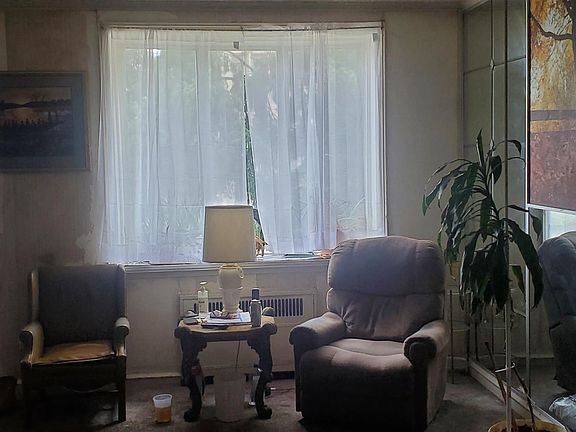 2nd image of 5907 Woodcrest Ave