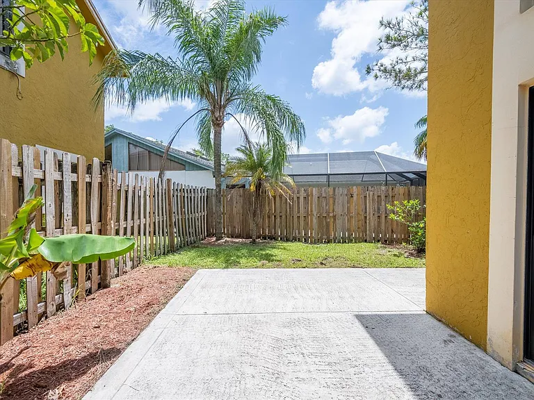 13745 Yarmouth Dr — Photo 31