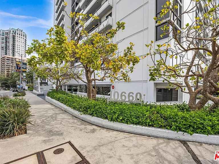 10660 Wilshire Blvd #701 — Photo 23