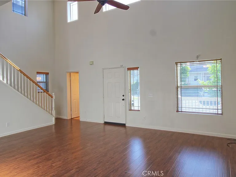93 Orangewood Ct — Photo 3