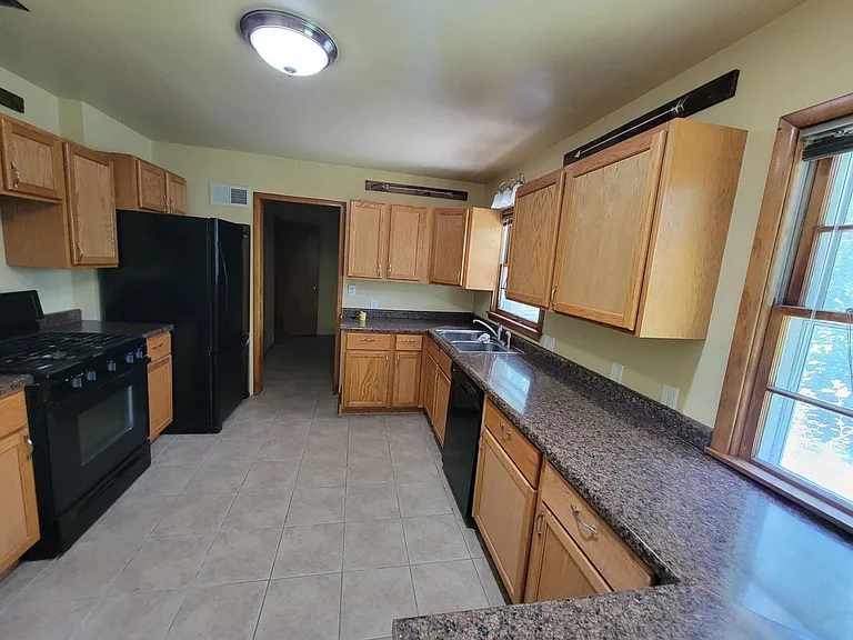 737 Lindberg Dr — Photo 10
