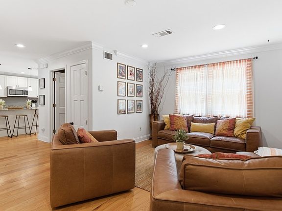 4th image of 808 Desoto St