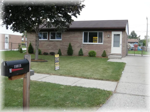 18015 Edgefield Dr, Clinton Township, MI 48035