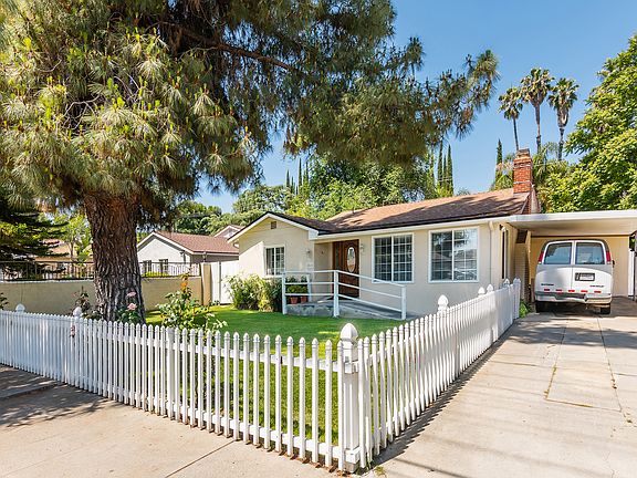 3rd image of 5515 Fallbrook Ave