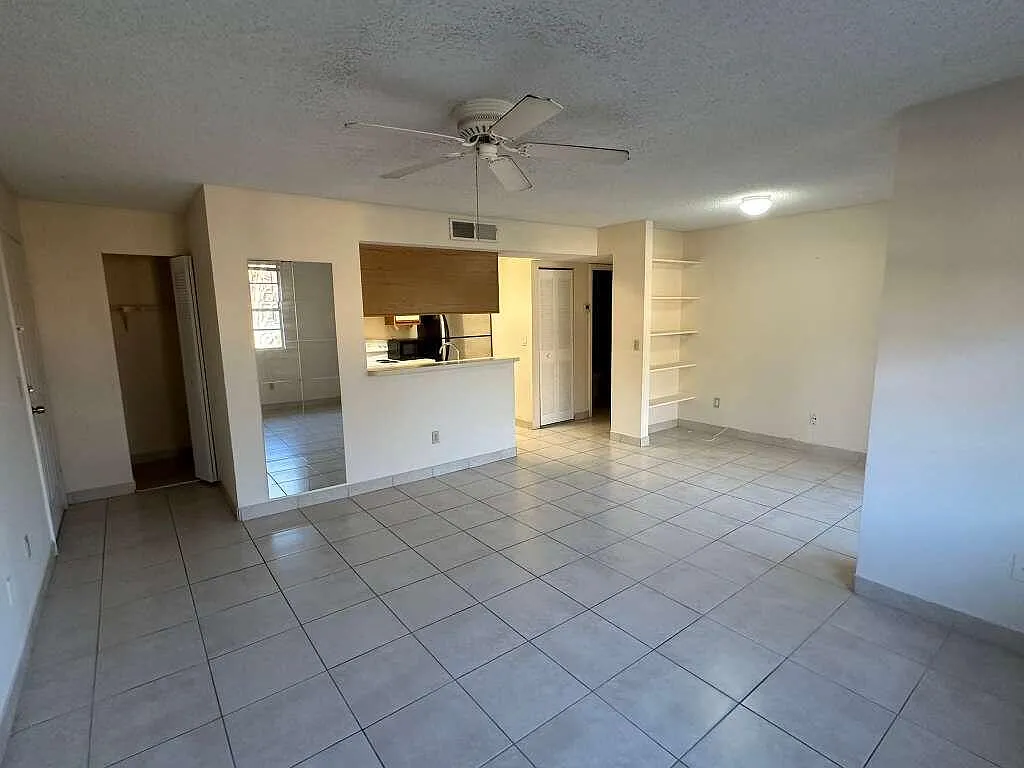 Building Photo - 1239 SW 46th Ave #906