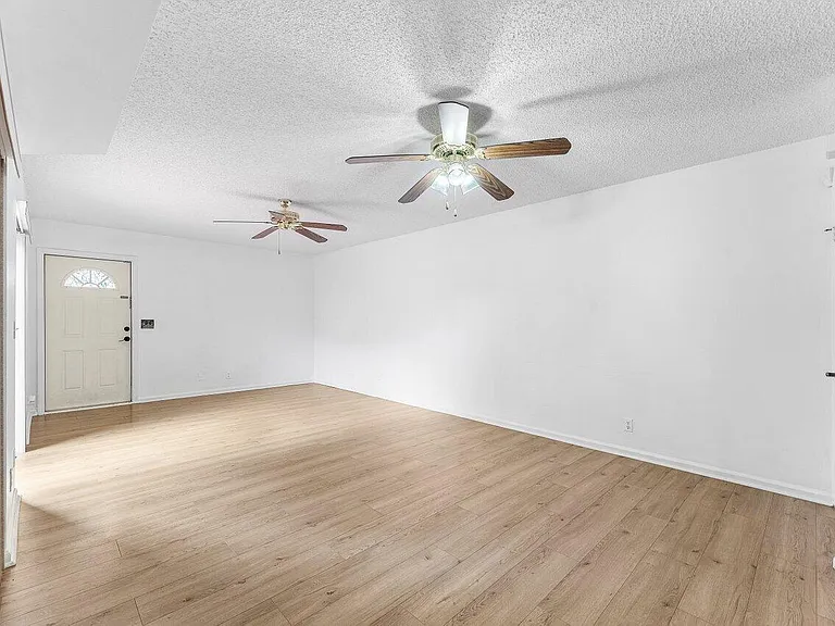 6115 Seven Springs Blvd — Photo 4