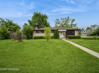 135 Flora Ave, Glenview, IL 60025