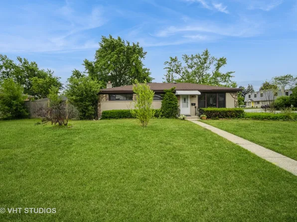 135 Flora Ave, Glenview, IL 60025