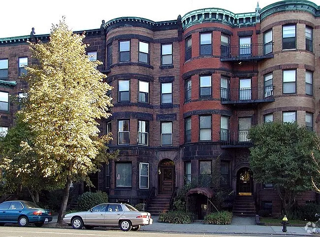 1 bed, 1.0 bath, $2,400 — Photo 1