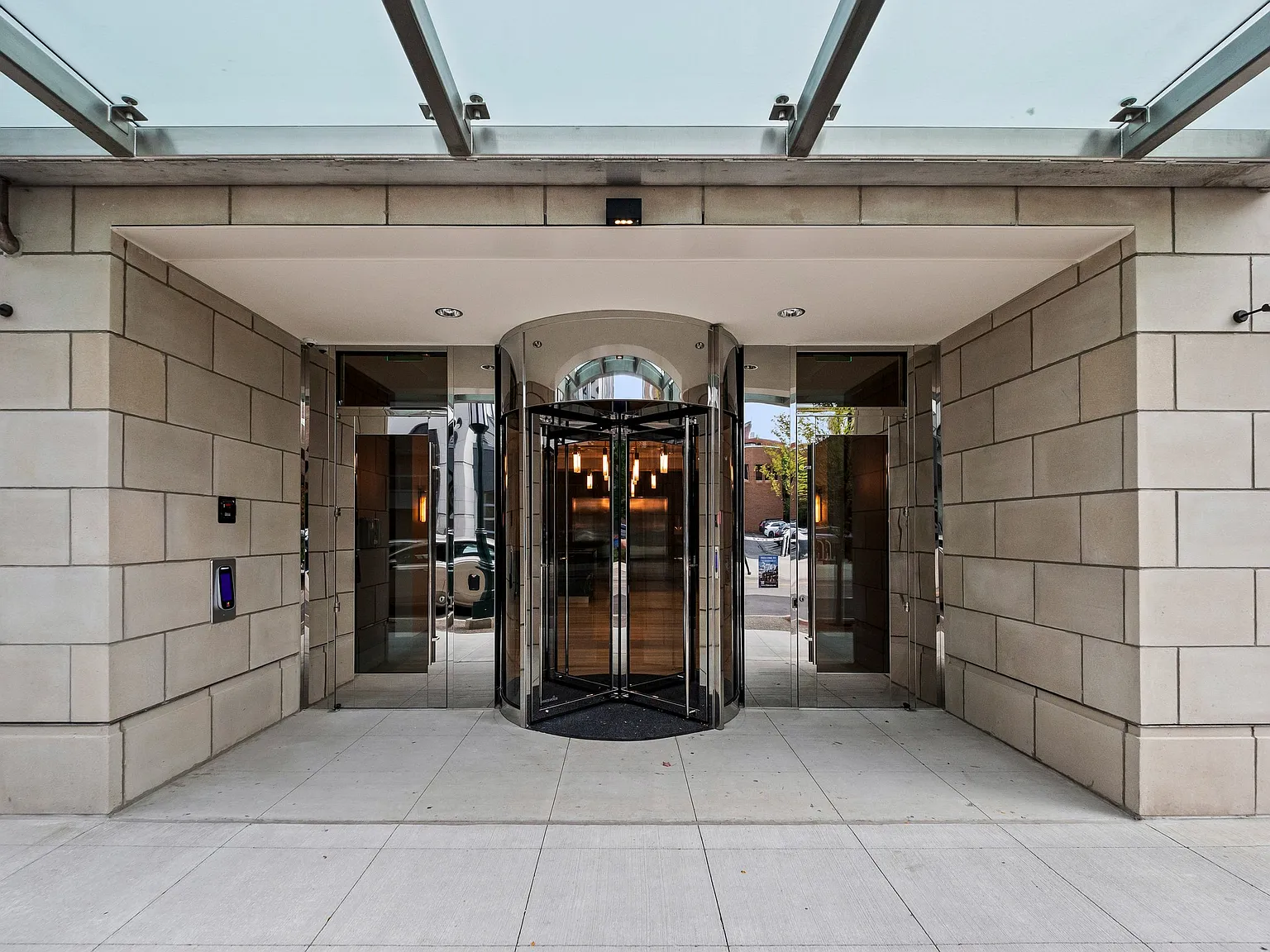 The Residence at 370 Brown — Photo 3