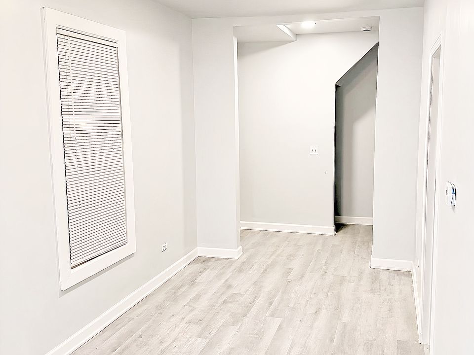 1st image of 14305 Irving Ave #1