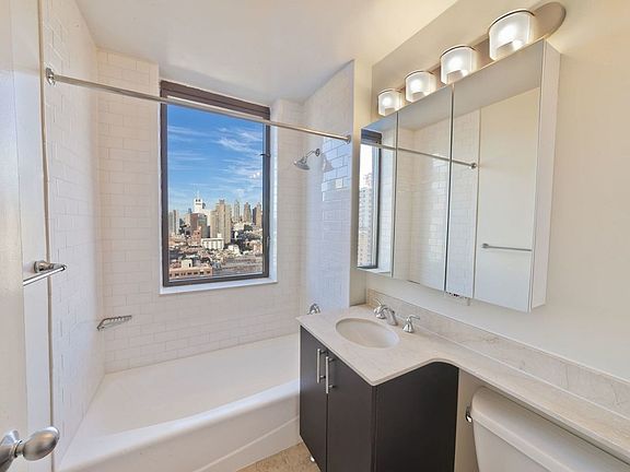 4th image of 520 W 43rd St APT 22E