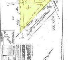 176 Railroad Ave, Belford, NJ 07718