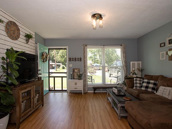 4th image of 411 Glengarry Dr