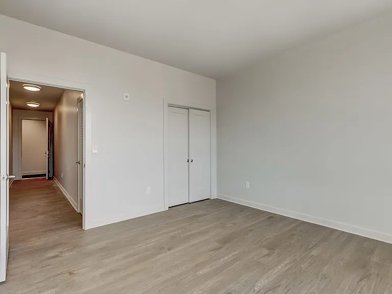 115 W Hamburg — Photo 38