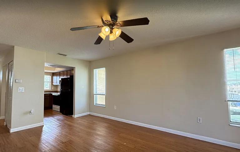 1915 Schlotter Cir #206 — Photo 12
