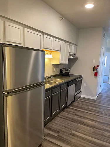 325 E College St Photo 1