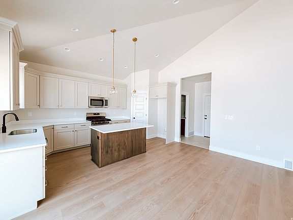3rd image of 492 W 1910 N #311