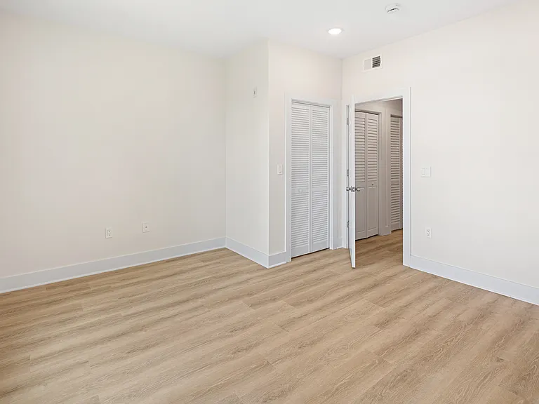 5217 1/2 Warren St #4 — Photo 9