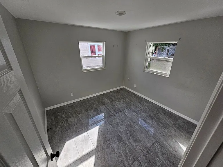 212 S 3rd St — Photo 8