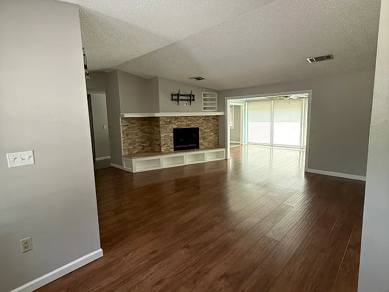 323 Sweetgum Ct — Photo 4