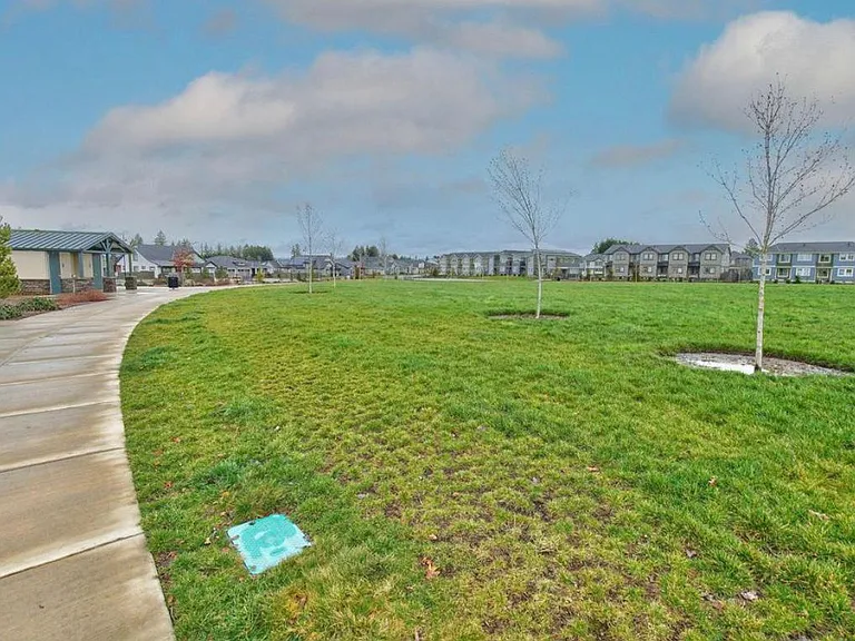 5551 SE Logan Ln — Photo 32